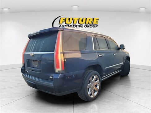 Used 2018 Cadillac Escalade Premium Luxury image 3