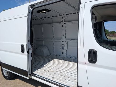 Used 2024 RAM ProMaster 2500 w/ Convenience Group FWD image 27