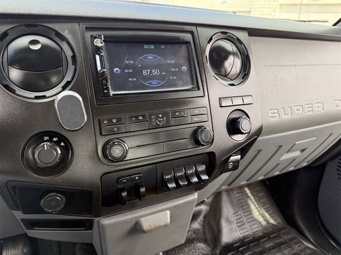 Used 2016 Ford F550 4x4 Crew Cab Super Duty image 15