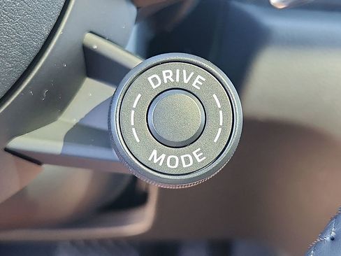 New 2026 Porsche Macan GTS image 19