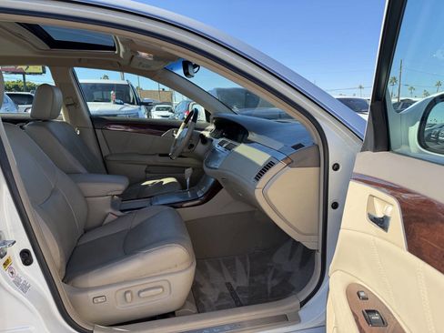 Used 2009 Toyota Avalon Limited image 32