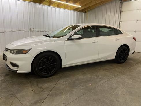 Used 2018 Chevrolet Malibu LT image 4