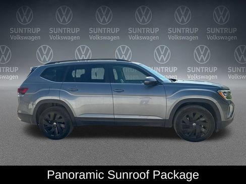 Used 2024 Volkswagen Atlas SE w/ Panoramic Sunroof Package FWD image 5