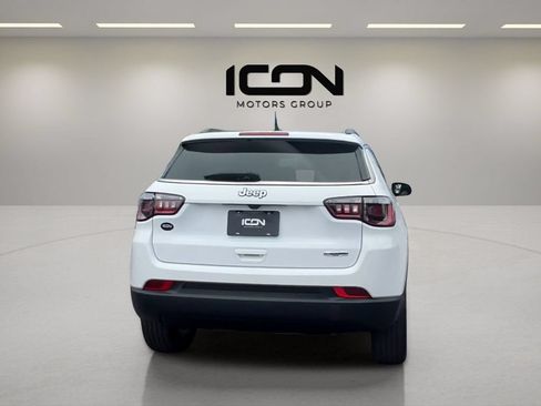 Used 2022 Jeep Compass Latitude w/ Convenience Group AWD/4WD image 3