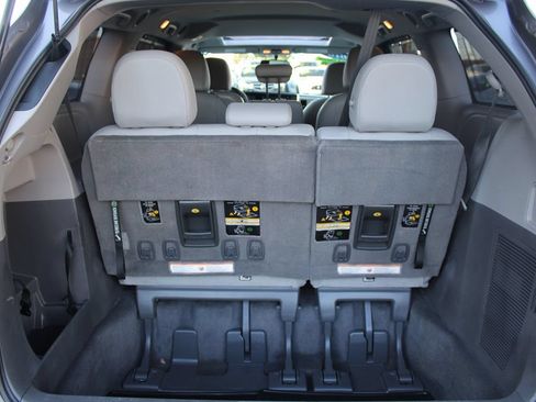 Used 2016 Toyota Sienna XLE FWD image 31