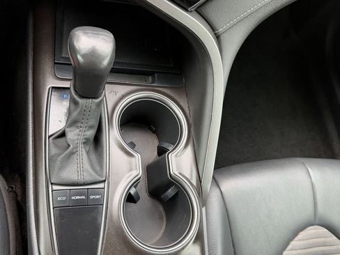 Used 2022 Toyota Camry SE FWD image 26