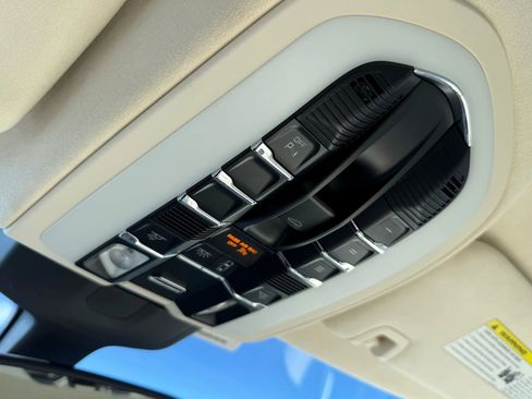 Used 2016 Porsche Panamera Turbo image 43