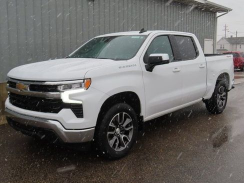 Used 2024 Chevrolet Silverado 1500 LT AWD/4WD image 8
