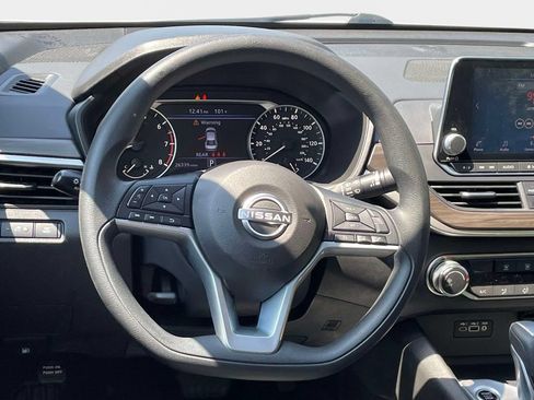 Used 2025 Nissan Altima 2.5 SV FWD image 17