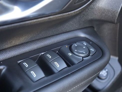 Used 2023 GMC Terrain SLE w/ Driver Convenience Package image 18