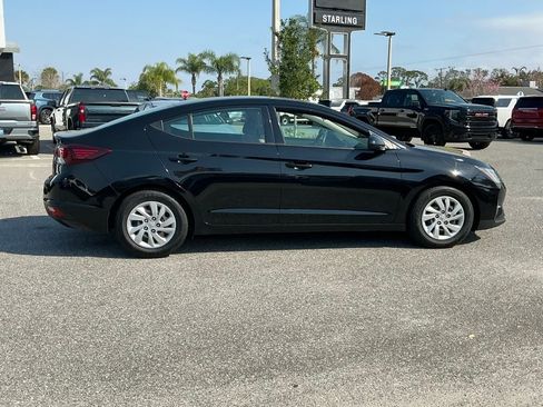 Used 2020 Hyundai Elantra SE image 9