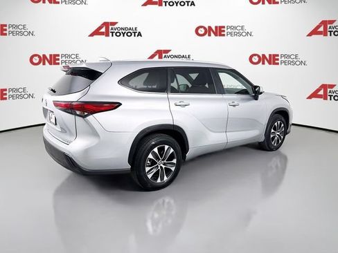 Used 2023 Toyota Highlander XLE FWD image 7