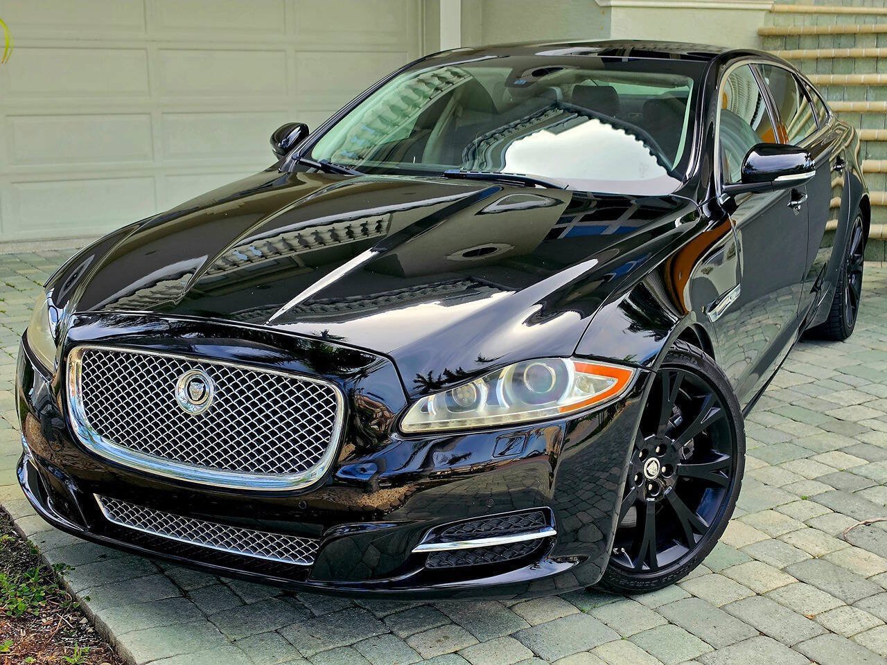 Used 2011 Jaguar XJ L RWD image 4
