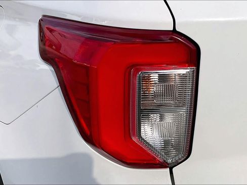 Certified 2020 Ford Explorer XLT w/ Equipment Group 202A AWD/4WD image 24