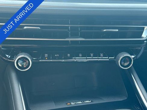 New 2026 Chevrolet Traverse LT w/ Sun and Wheel Package FWD image 19
