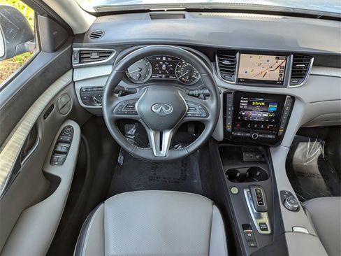 Used 2024 INFINITI QX50 Sensory image 7