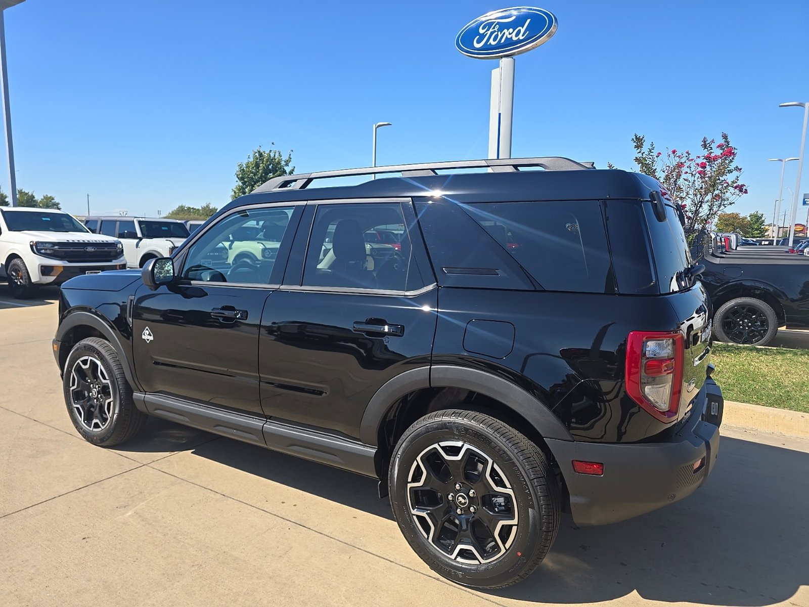 New 2026 Ford Bronco Sport Outer Banks w/ Outer Banks Tech Package+ AWD/4WD image 3