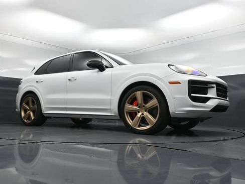Used 2024 Porsche Cayenne S AWD/4WD image 28