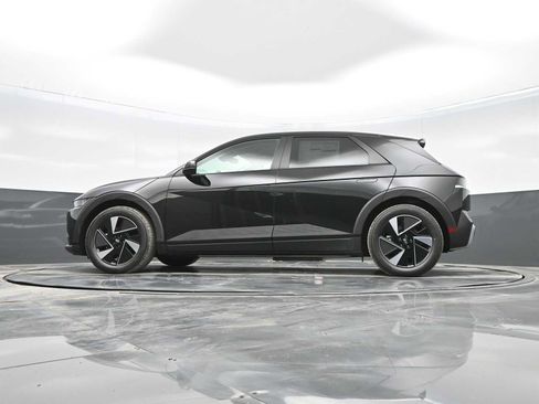 New 2025 Hyundai Ioniq 5 SE image 24