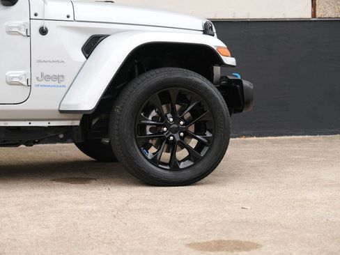 Used 2023 Jeep Wrangler Unlimited Sahara AWD/4WD image 13