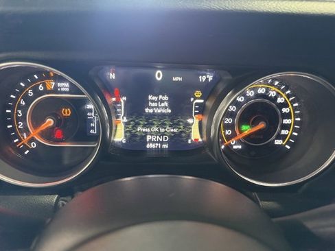 Used 2018 Jeep Wrangler Unlimited Sahara w/ Dual Top Group image 14