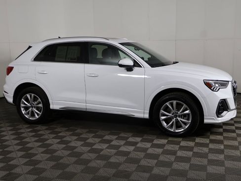 Used 2025 Audi Q3 2.0T Premium image 15