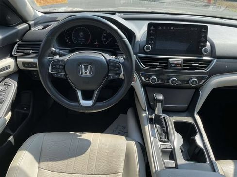 Used 2018 Honda Accord Touring image 13