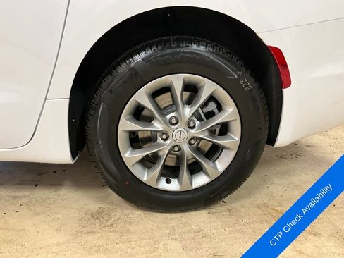 New 2026 Chrysler Pacifica Select image 21