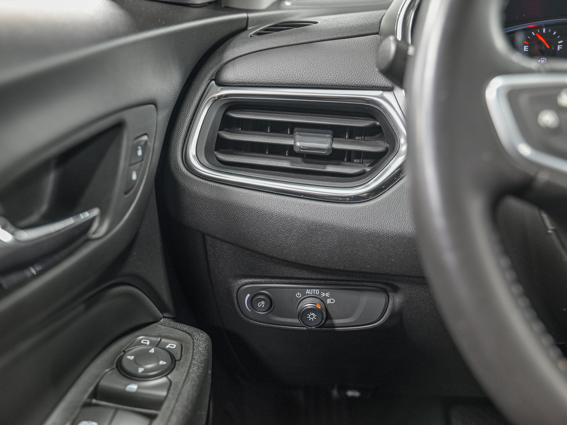 Used 2022 Chevrolet Equinox LT AWD/4WD image 19