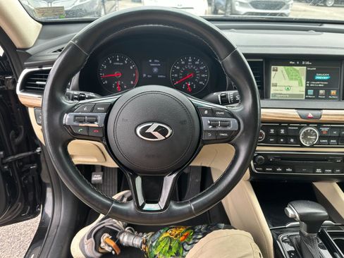 Used 2017 Kia Cadenza Premium w/ Luxury Package image 16