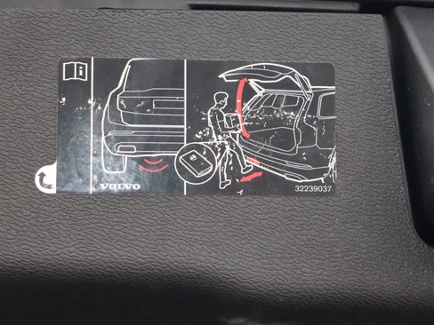 Used 2019 Volvo XC60 T6 Momentum w/ Premium Package image 6