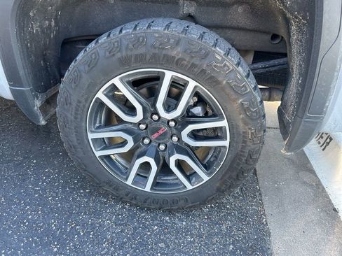 Used 2024 GMC Sierra 1500 AT4 w/ Technology Package image 7