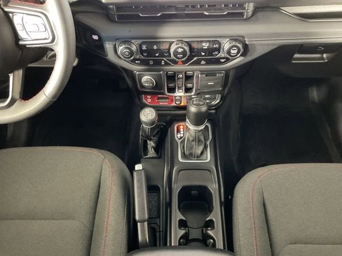 Used 2024 Jeep Wrangler Unlimited Rubicon w/ Technology Group image 14