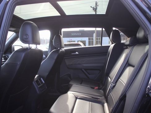 Used 2022 Volkswagen Atlas Cross Sport SEL image 23