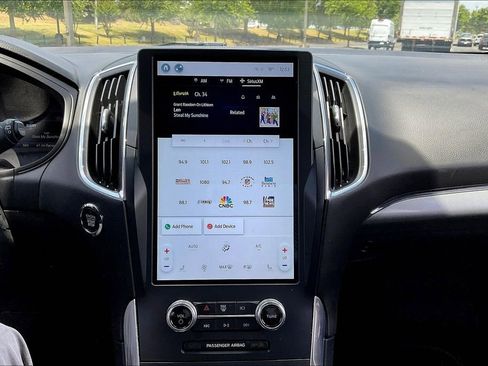 Used 2022 Ford Edge ST image 31