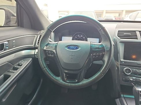 Used 2017 Ford Explorer XLT w/ Equipment Group 202A AWD/4WD image 11