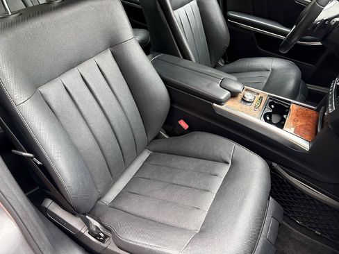 Used 2014 Mercedes-Benz E 550 4MATIC Sedan image 26