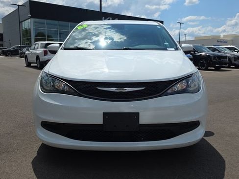 Used 2023 Chrysler Voyager LX FWD image 8