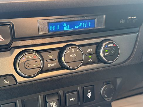 Used 2022 Toyota Tacoma 4x4 Double Cab image 16