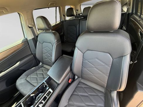 Used 2025 Volkswagen Atlas SE AWD/4WD image 23