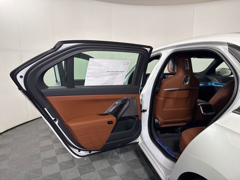 Used 2025 BMW 760i xDrive w/ Executive Package image 30