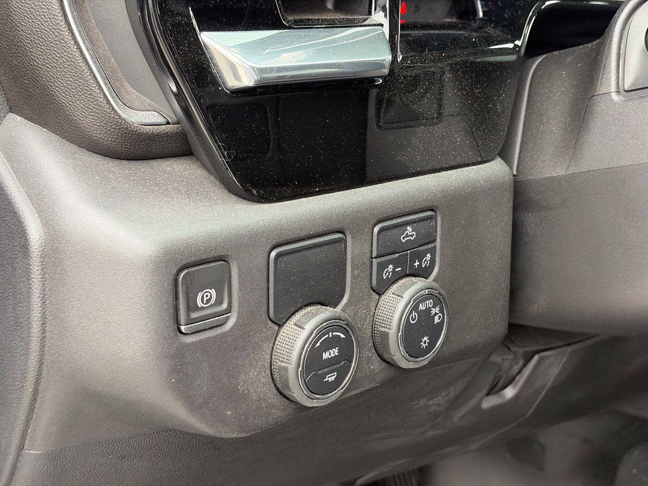 Used 2023 Chevrolet Silverado 1500 LT RWD image 8