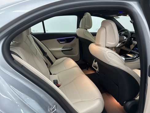 Used 2025 Mercedes-Benz C 300 Sedan image 23