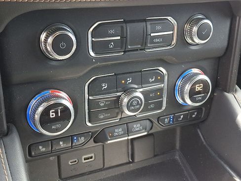 Used 2021 GMC Yukon XL AT4 AWD/4WD image 16