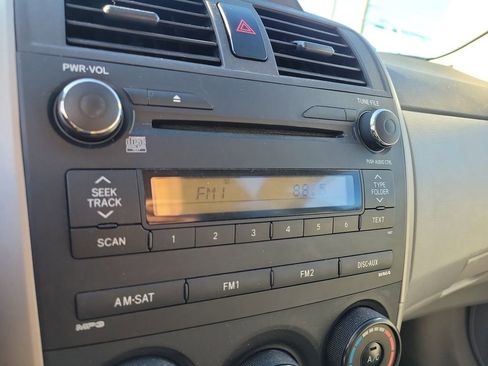 Used 2013 Toyota Corolla LE image 18