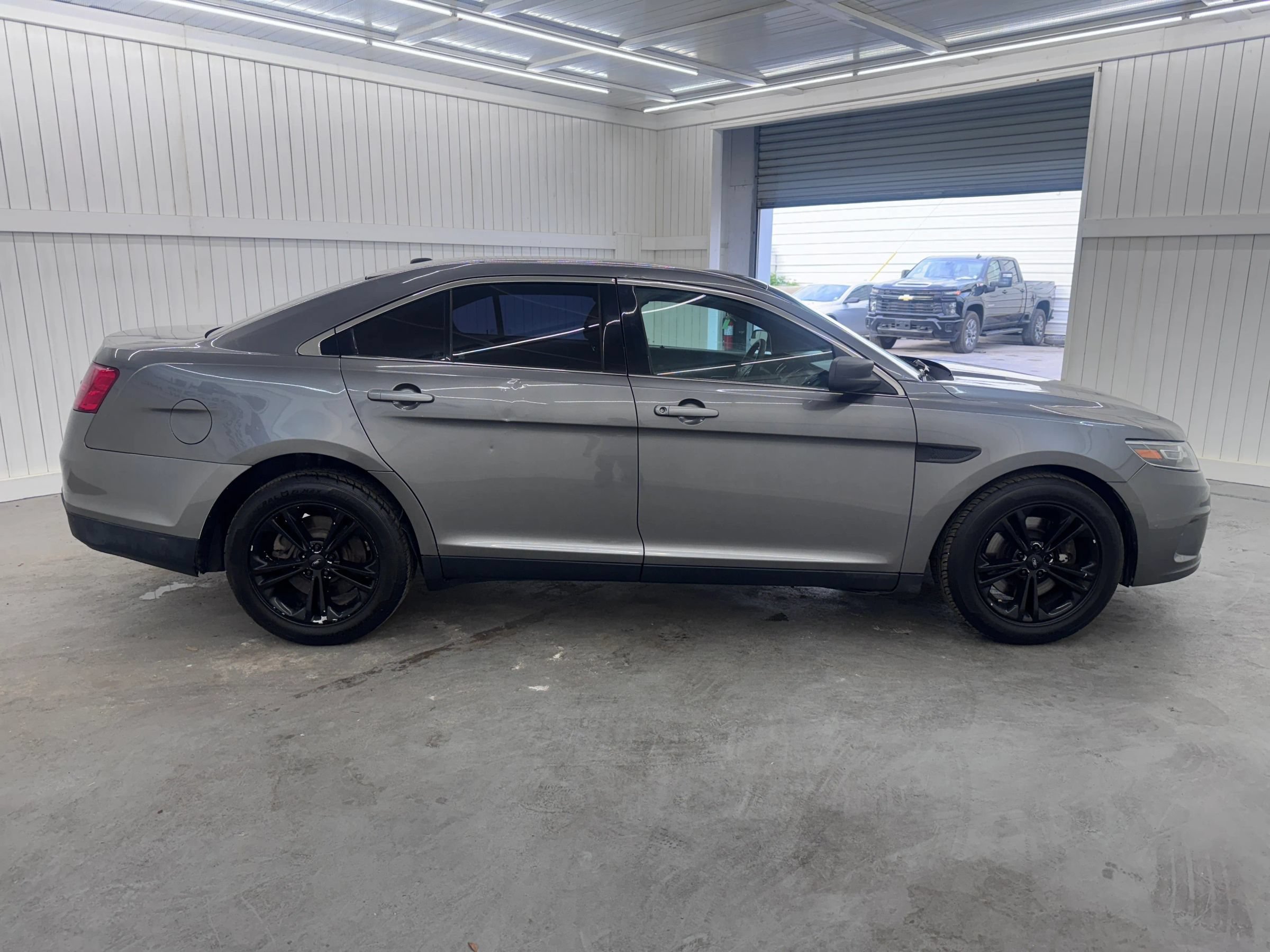 Used 2018 Ford Taurus Police Interceptor FWD image 4