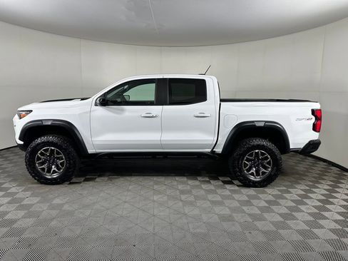 Used 2024 Chevrolet Colorado ZR2 AWD/4WD image 2