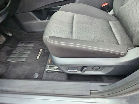 Used 2025 Nissan Rogue SV AWD/4WD image 13