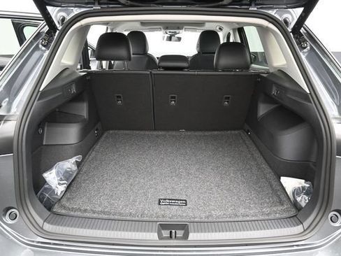 New 2026 Volkswagen Tiguan SE FWD image 12