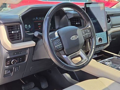 Used 2023 Ford Expedition Platinum AWD/4WD image 10